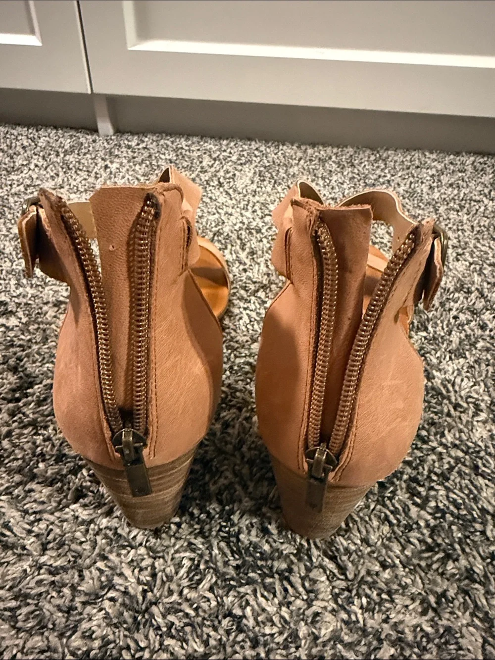 Lucky Brand Caisby Women’s 10 Tan Leather Strappy Wedge Sandals